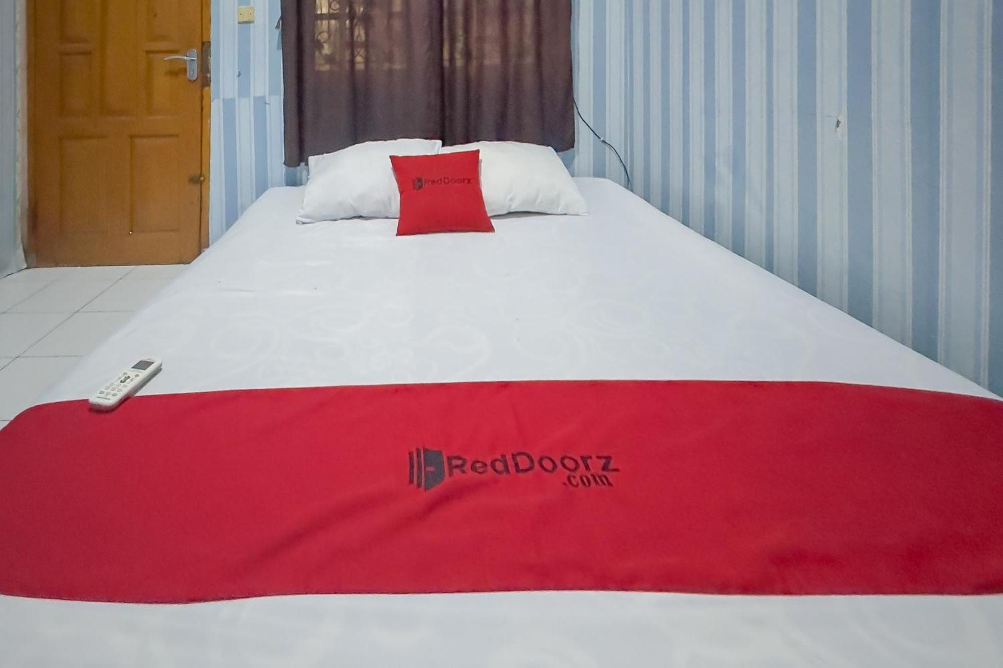 Hotel Reddoorz At Kuning Gh Jatinangor Sayang Exterior foto